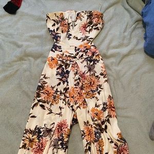 😩GORGEOUS floral strapless jumpsuit!!